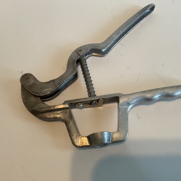 Vintage olive stoner / cherry pitter- farmhouse display or use to pit cherries - Picture 2 of 4